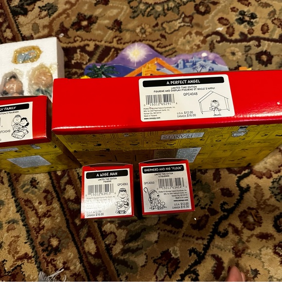 Peanuts Gallery Limited Edition Manger Set by Hallmark - Picture 4 of 6